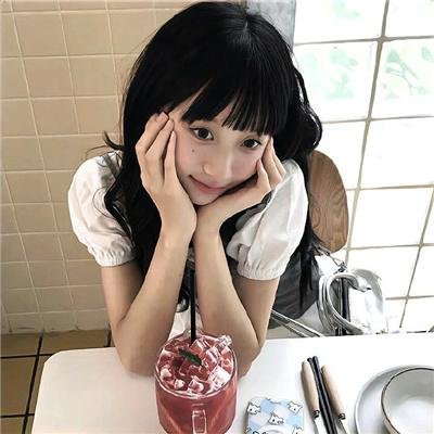 储物柜女孩
